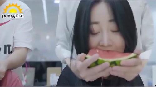 东北吃瓜小姐姐,揭秘东北美食背后的故事