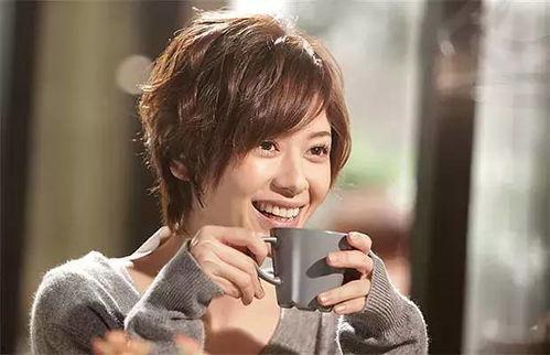 吃瓜绿色短发和光头,吃瓜达人绿色短发与光头风云录